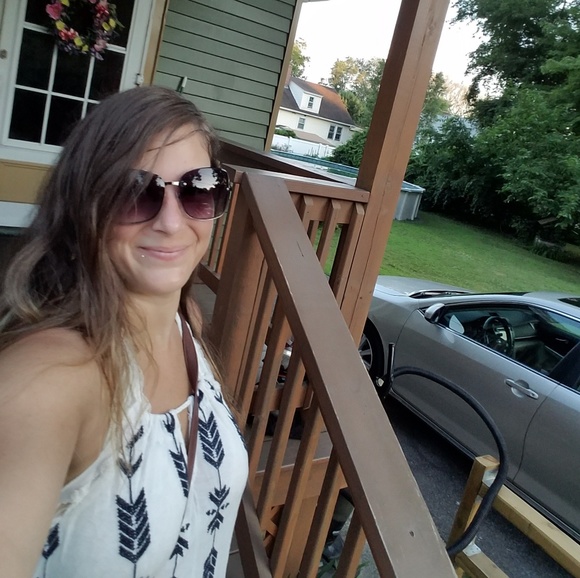 Meet Your Fellow Posher, GINA - Picture 4 of 7